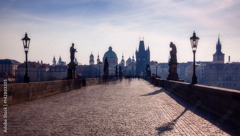 Obraz premium Panoramic view of Charles bridge at sunrise in long exposure