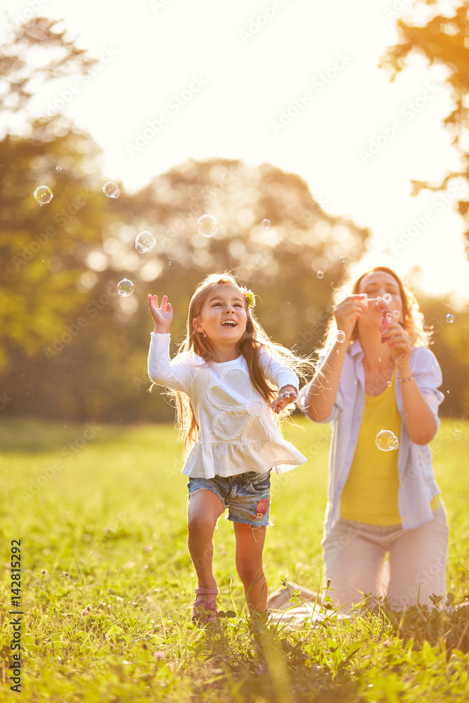 Fototapeta premium Girl chase shinny soap bubbles
