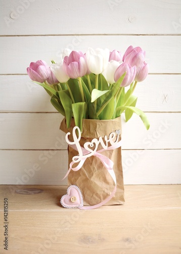 Fototapeta Naklejka Na Ścianę i Meble -  Grußkarte - Blumenstrauß - Frühling - Tulpenstrauß