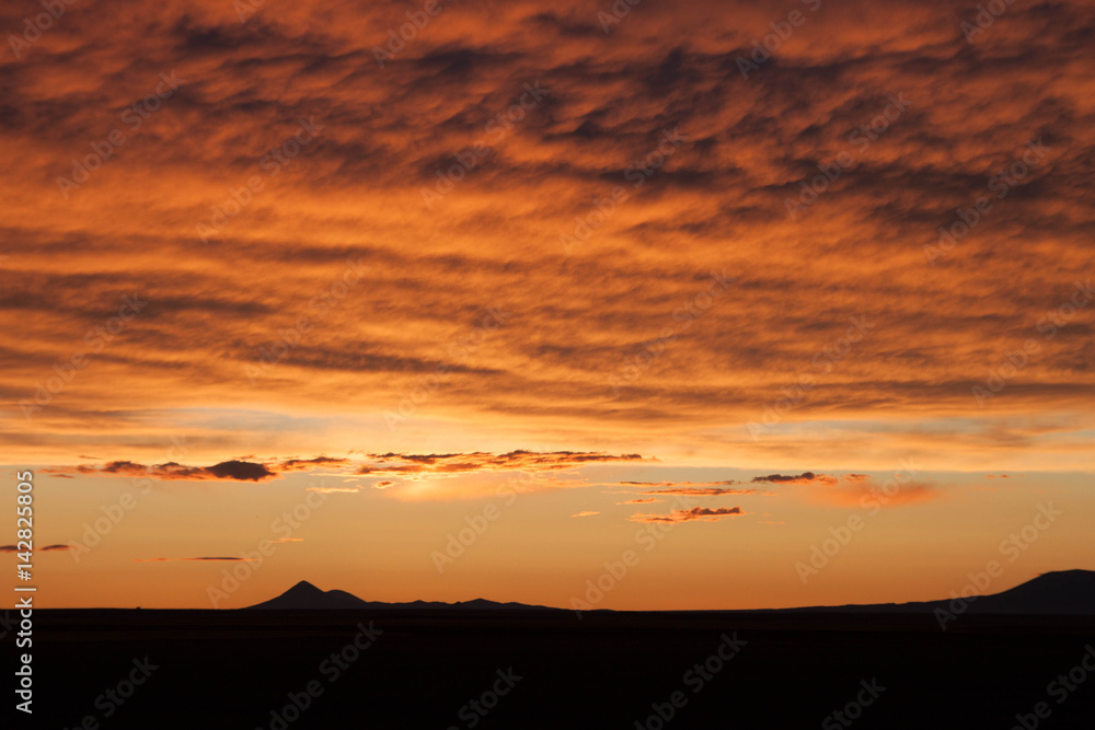 Obraz premium Montana sunset with mountains