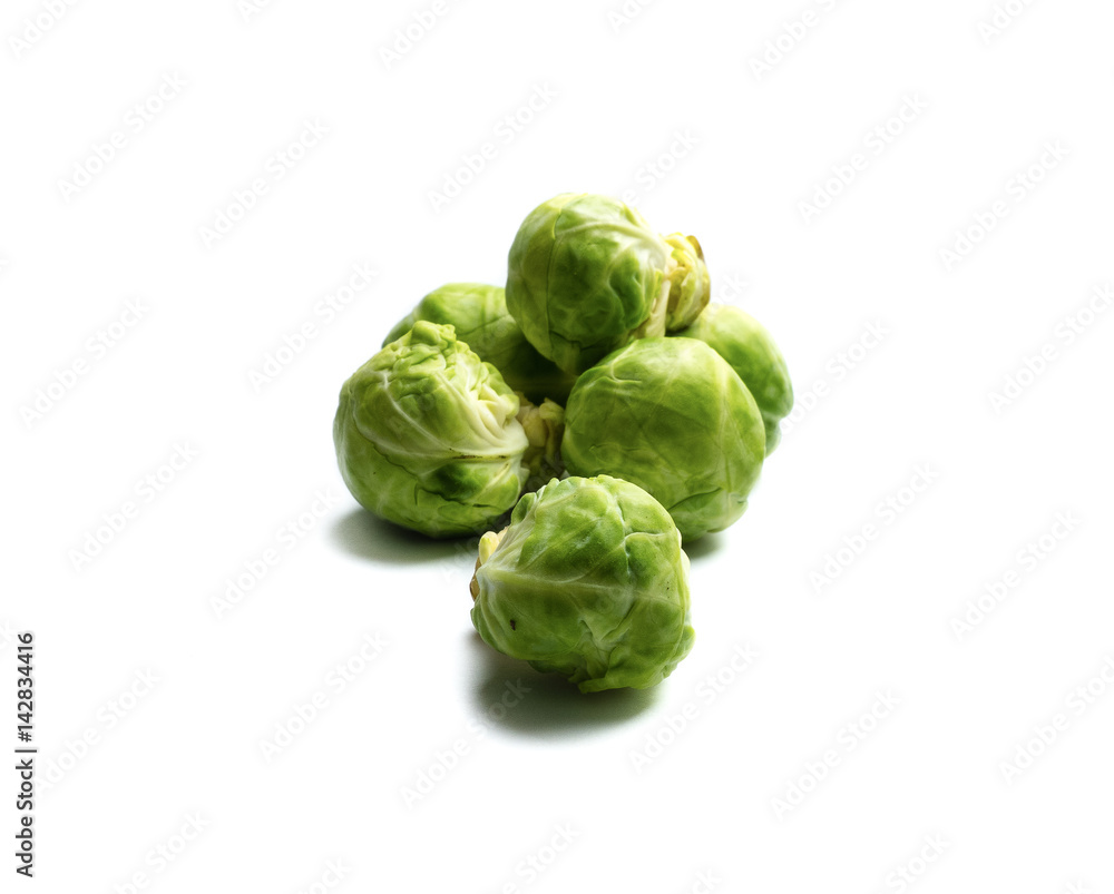 Rosenkohl isoliert freigestellt auf weißen Hintergrund Rosenkohl isoliert freigestellt auf weißen Hintergrund
