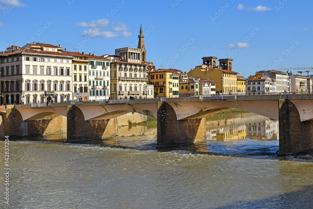 Obraz premium Ponte alle Grazie, bridge over the Arno River in Florence