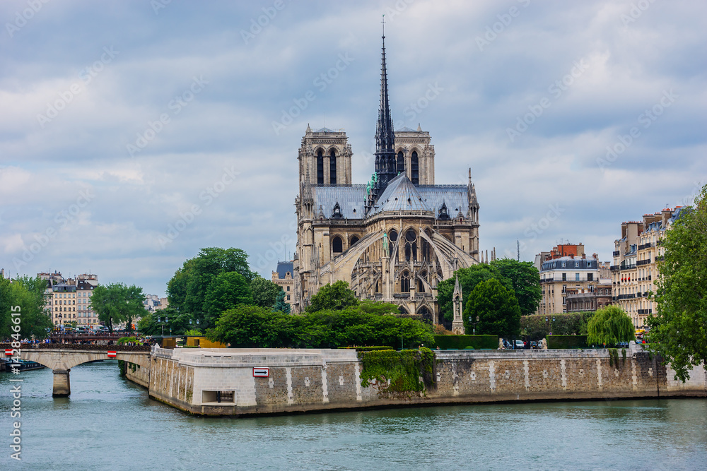 Naklejka premium Cathedral Notre Dame (1163 - 1345) de Paris at sunset. France.