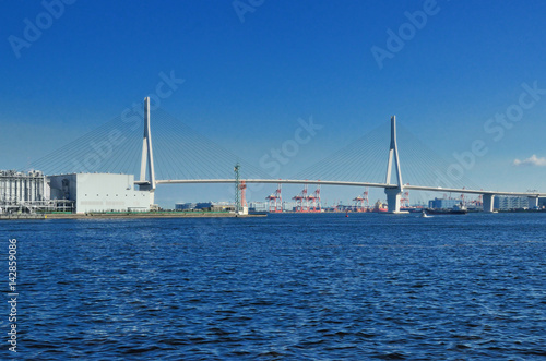横浜　青空と鶴見つばさ橋 © shiryu01