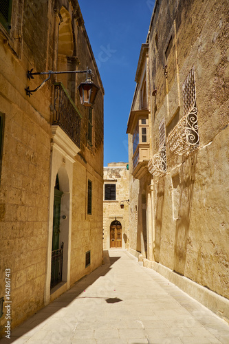 Fototapeta Naklejka Na Ścianę i Meble -  The narrow street of Mdina, the old capital of Malta.