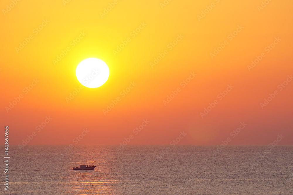 Sonnenaufgang über dem Mittelmeer Sonnenaufgang über dem Mittelmeer
