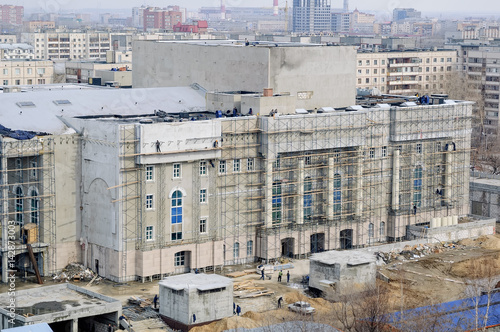 Tyumen, Russia - March 29, 2008: Construction of Tyumen dramatic theater © Aikon