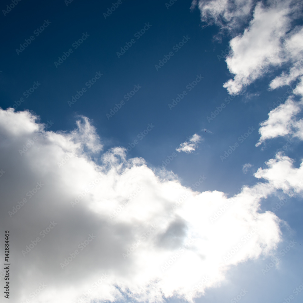 Fototapeta premium White clouds in the blue sky.