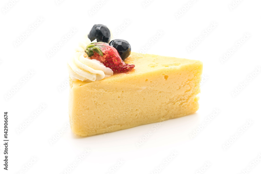 cheese cake with strawberry and blueberries