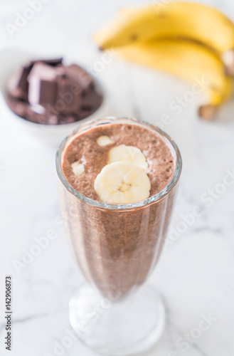 chocolate banana milkshake © topntp