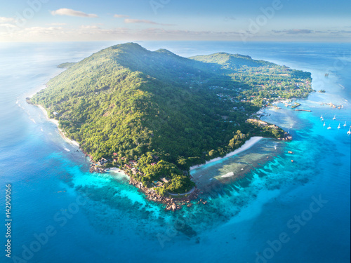 Insel im Ozean, La Digue - Seychellen photo
