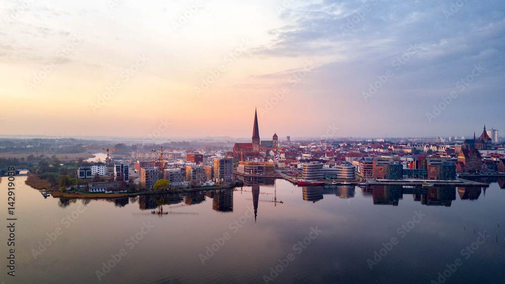 Luftbild des Rostocker Stadthafens