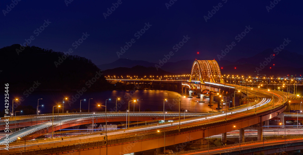 Fototapeta premium Banghwa bridge at night,Korea