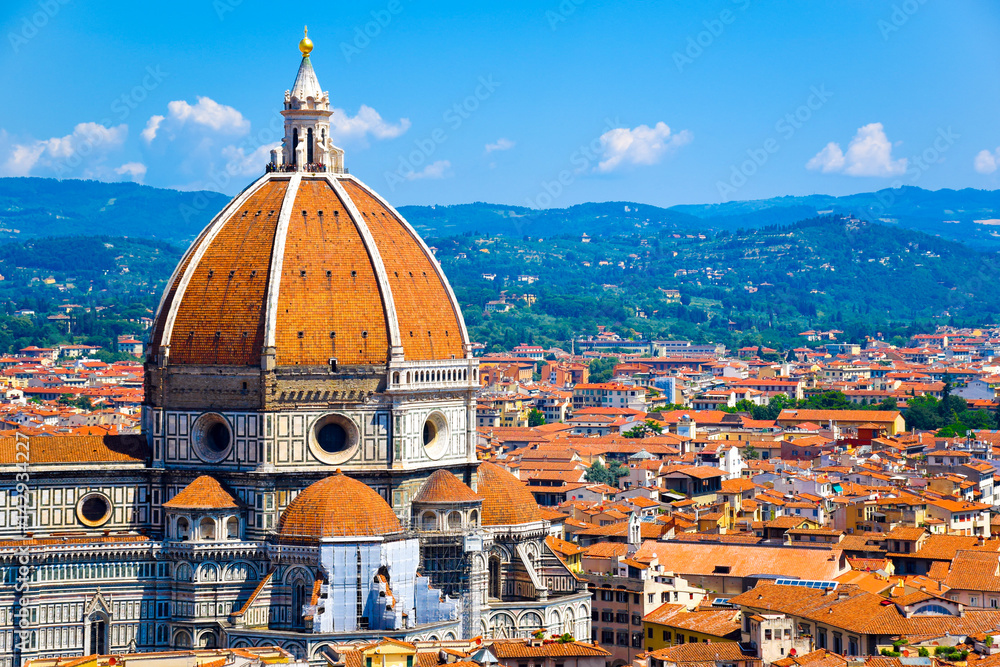 Φωτογραφία Close up the Cathedral of Santa Maria del Fiore with view over the old town of