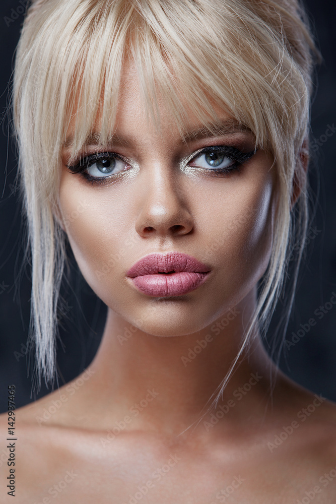 Beauty face woman with beautiful make-up color . Beauty face woman with beautiful make-up color .