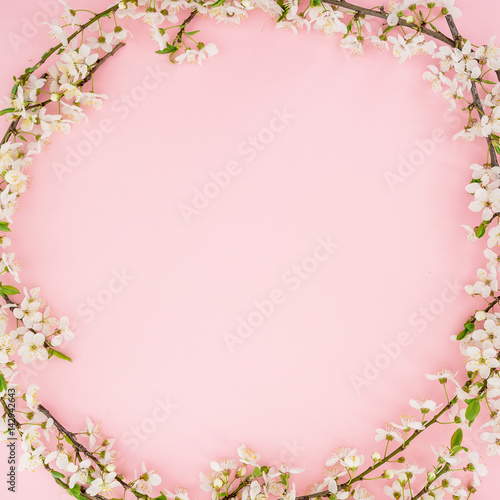 Spring time background. Frame of spring flowers on pink background. Flat lay, top view. © artifirsov