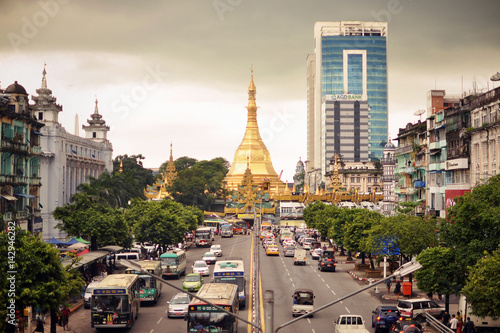 Slika na platnu Pagoda at Yangon, Myanmar, Burma