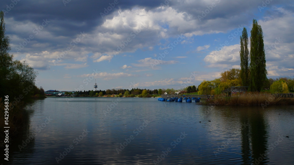 Bedrohliche Wolken über dem Seepark Freiburg Bedrohliche Wolken über dem Seepark Freiburg