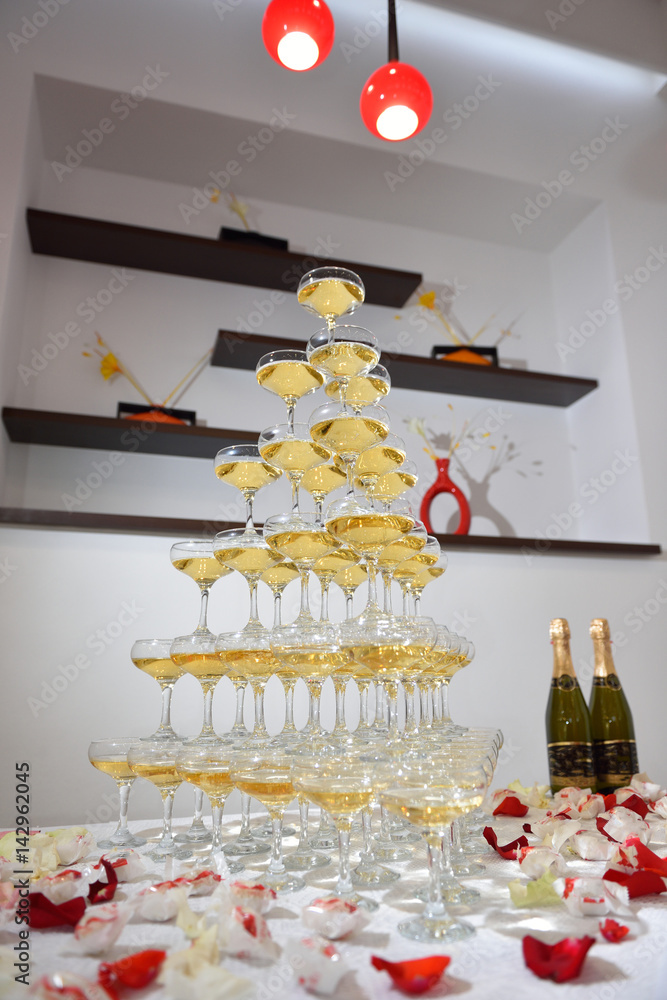 Pyramid of Champagne Pyramid of Champagne