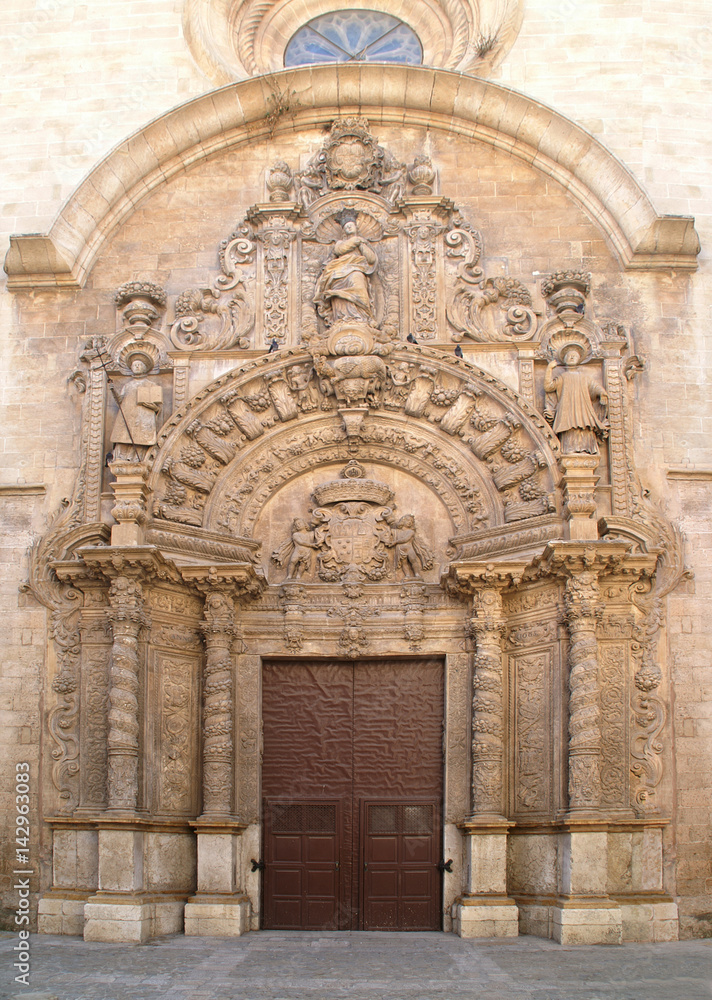 reich verziertes Kirchenportal