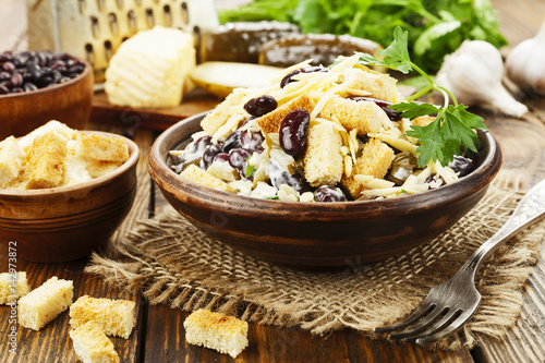 Bean salad with croutons