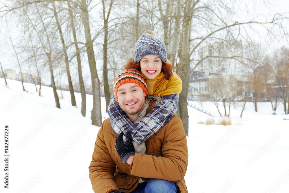 Fototapeta premium Lovely couple in winter park