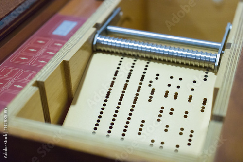 Obraz na plátně Barrel organ