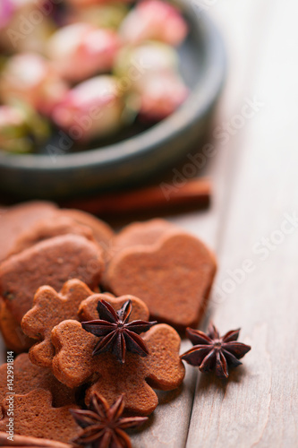 Fototapeta Naklejka Na Ścianę i Meble -  Gingerbreads, anise and roses buds 