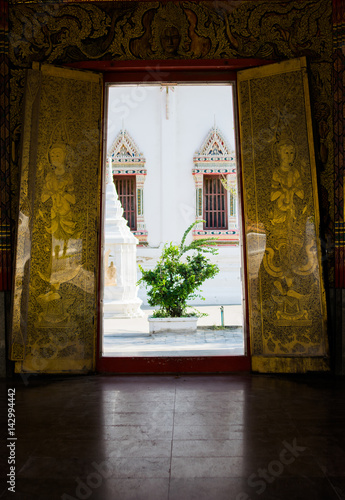 thai temple gate