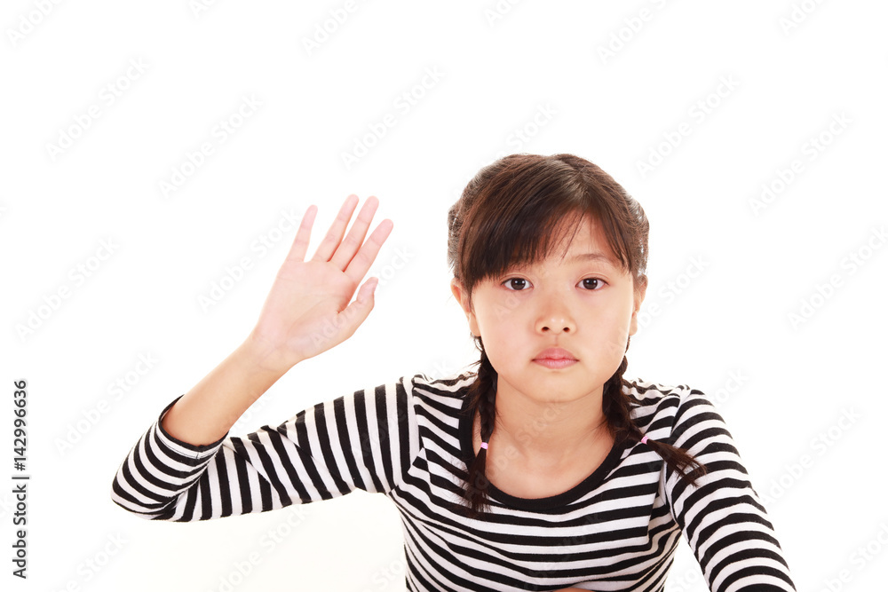 手をあげる女の子 手をあげる女の子