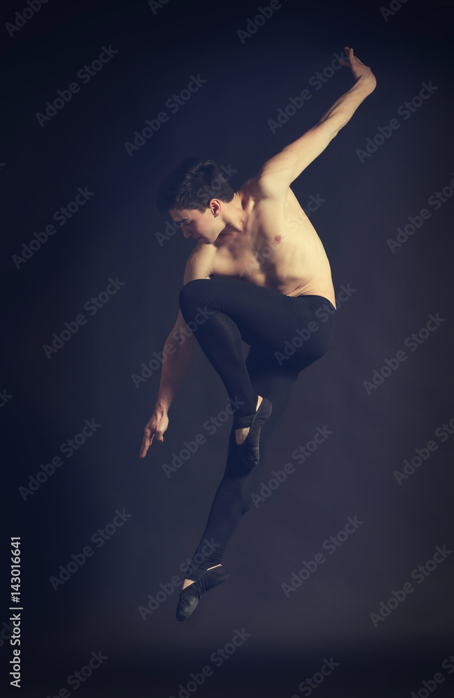 Naklejka premium Handsome young ballet dancer on dark background