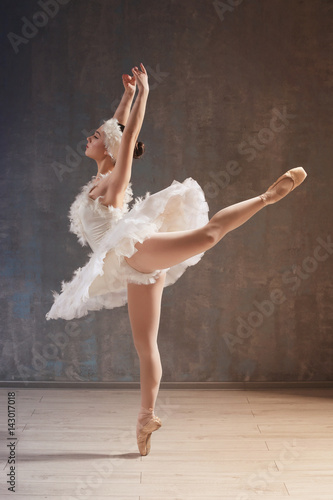 Fototapeta Naklejka Na Ścianę i Meble -  Young beautiful ballerina dancing in studio