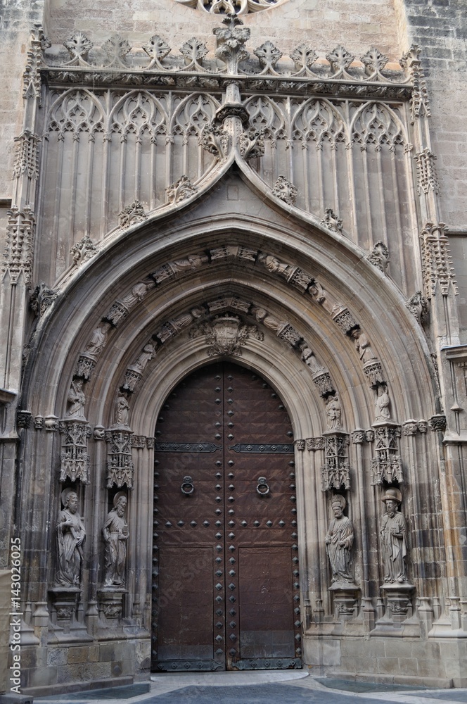 Detalle de la puerta de Los Apóstoles de la catedral de Murcia
