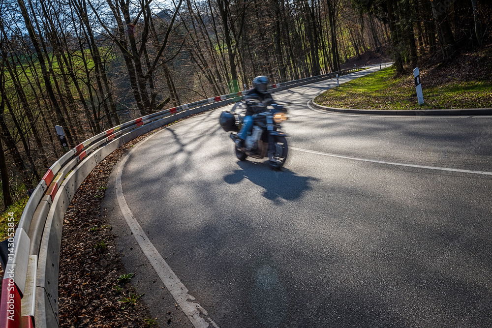 Motorradfahrer auf der ehemaligen Bergrennstrecke, Landstraße nach Zotzenbach Motorradfahrer auf der ehemaligen Bergrennstrecke, Landstraße nach Zotzenbach