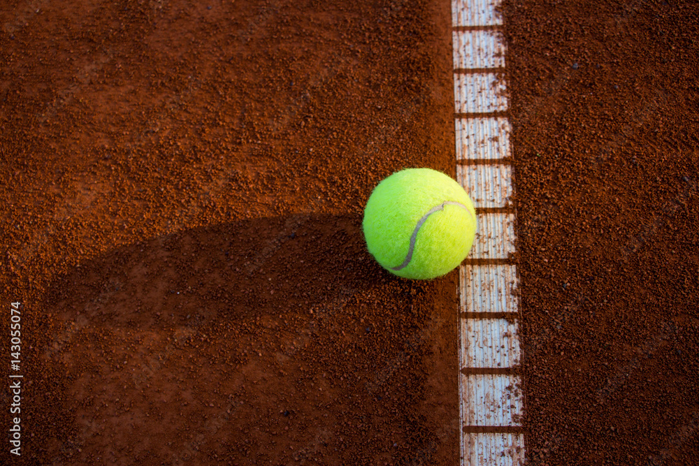 Tennisball and Court