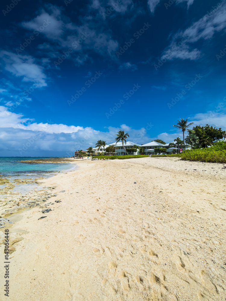 Karibik, Cayman Islands, Grand Cayman, George Town, Luxushäuser am berühmten Seven Mile Beach Karibik, Cayman Islands, Grand Cayman, George Town, Luxushäuser am berühmten Seven Mile Beach