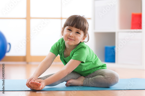 Little girl doing fitness e...