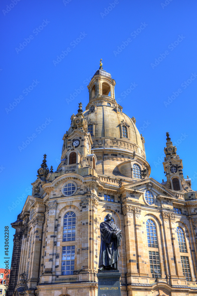 Frauenkirche in Dresden mit Lutherdenkmal