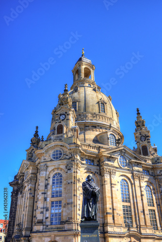Frauenkirche in Dresden mit Lutherdenkmal © Thomas Otto