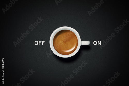 Tableau sur toile Caffè nero su fondo nero, ON OFF