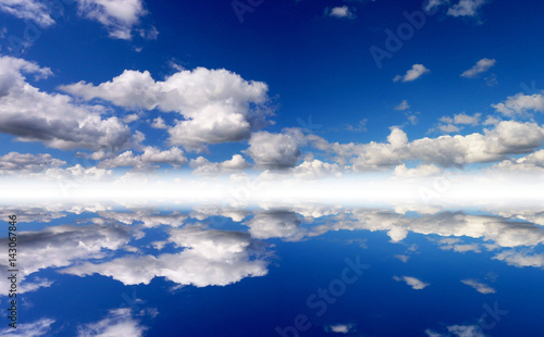 Fototapeta Naklejka Na Ścianę i Meble -  sky reflection horizon concept