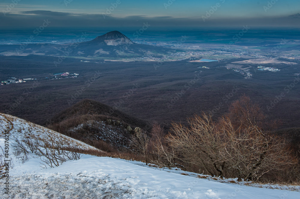 Obraz premium Mountain Beshtau at spring in Pyatigorsk, Russia.
