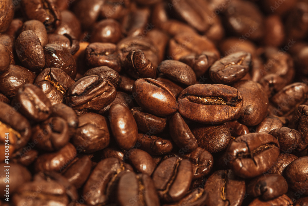 Fototapeta premium Dark many roasted coffee beans texture background