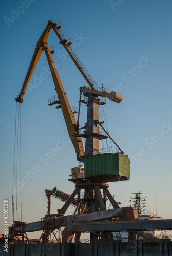 port crane