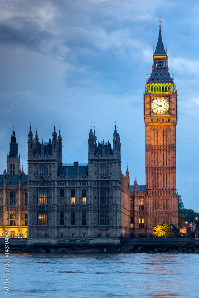 Fototapeta premium LONDON, ENGLAND - JUNE 16 2016: Houses of Parliament with Big Ben from Westminster bridge, London, England, Great Britain