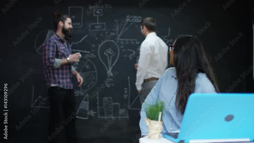  Young entrepreneur business group working & brainstorming in creative office