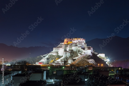 Photographie the potala palace at night
