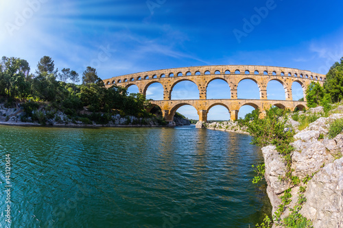 Foto The aqueduct Pont du Gard  was built in Roman times