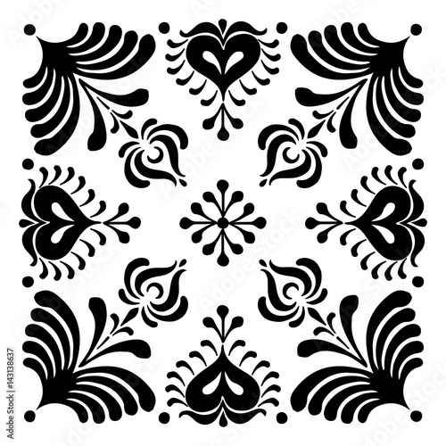 Hungarian motifs are square-shaped