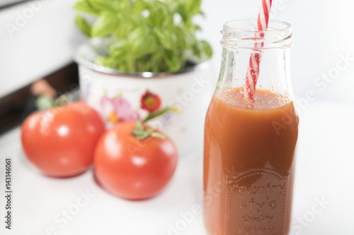 zdrowe od  ywianie  sok  sok pomidorowy